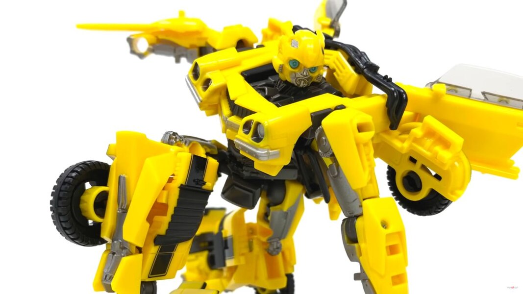 In Hand Image Of Transformers Rise Of The Beasts SS 100 Bumblebee  (2 of 44)
